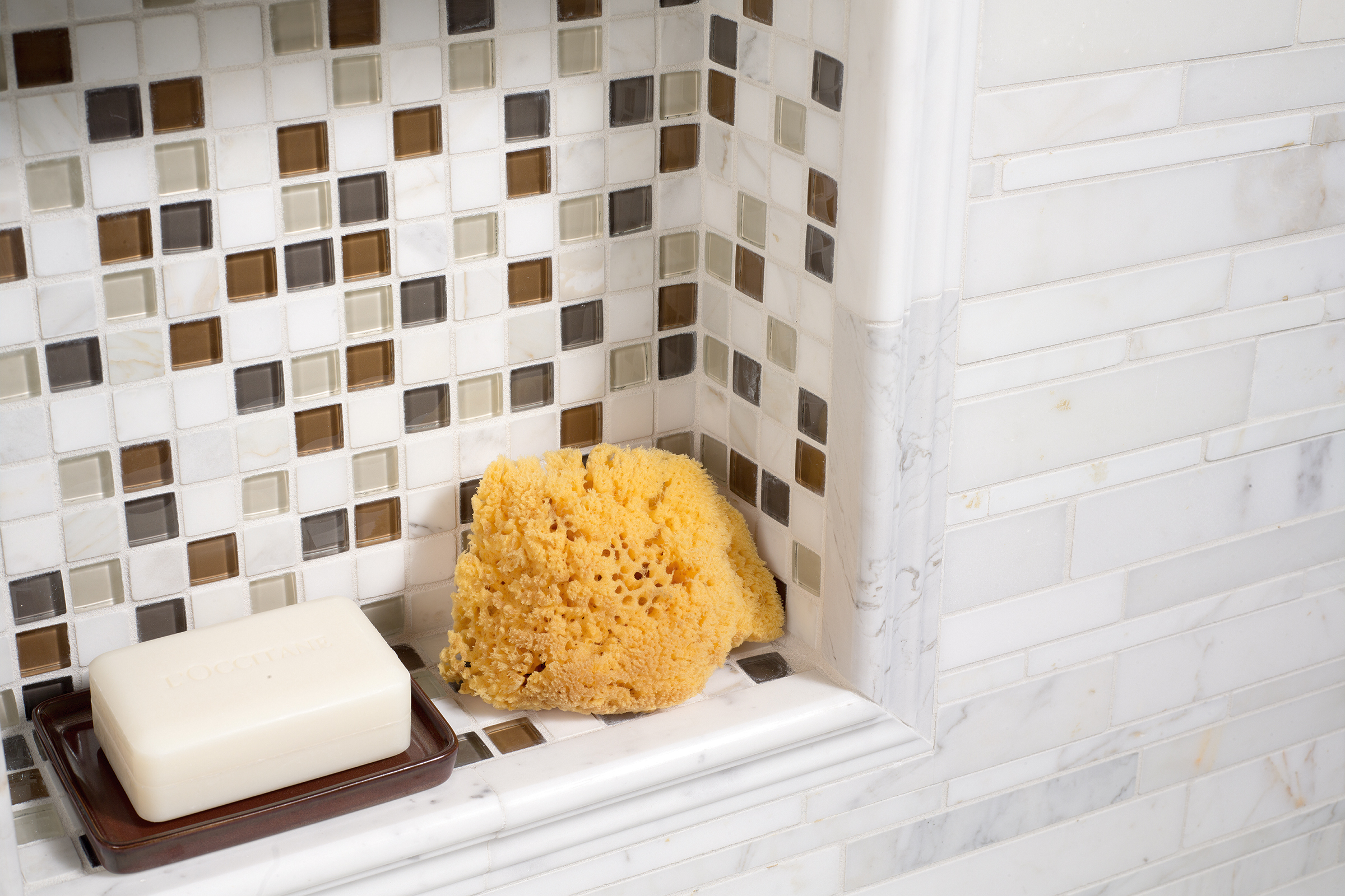 Calacatta Honed Marble Mosaic Tile in White