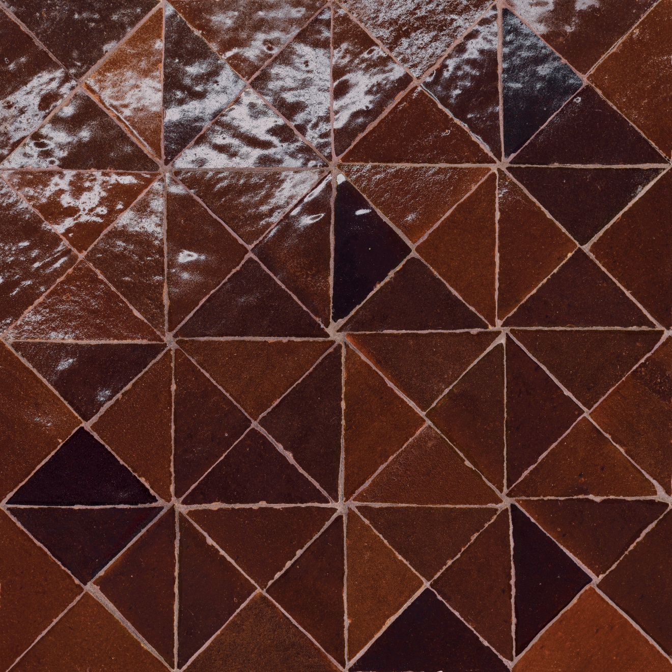 Zagora Triangle Mosaic Maroon Gloss