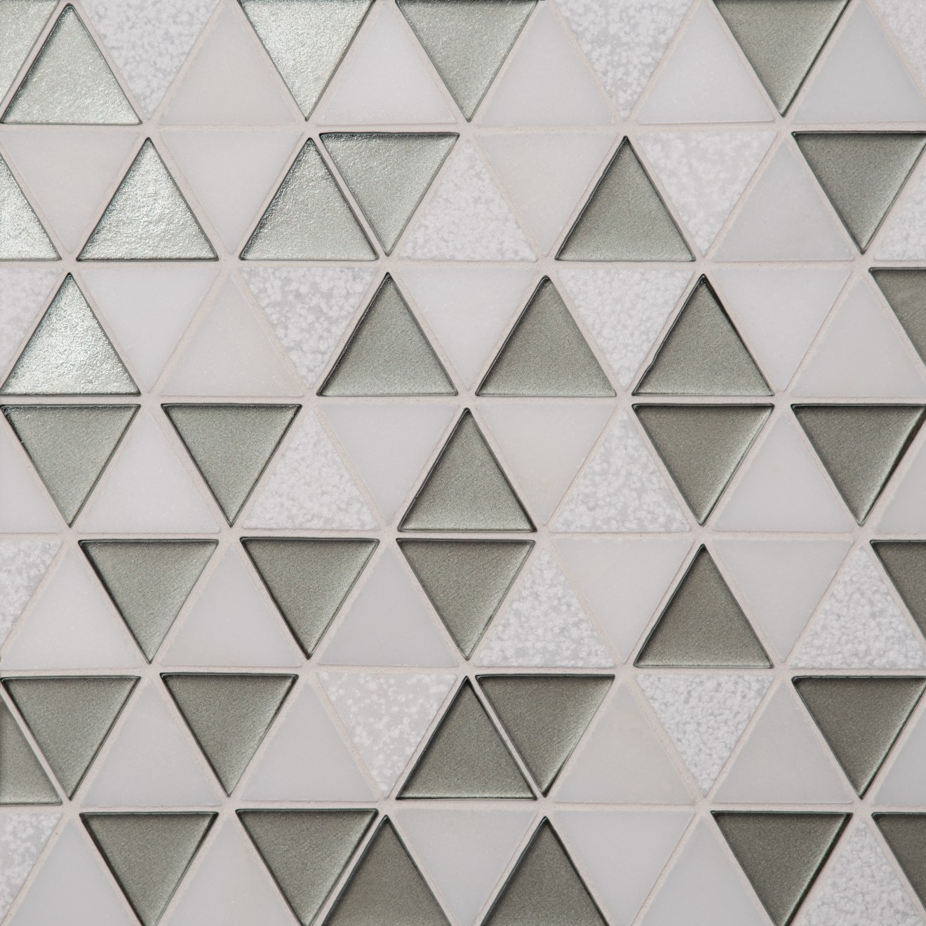 Kaikos 1-3/4 Triangle Gls/Stn Mosaic Gray & Oriental White