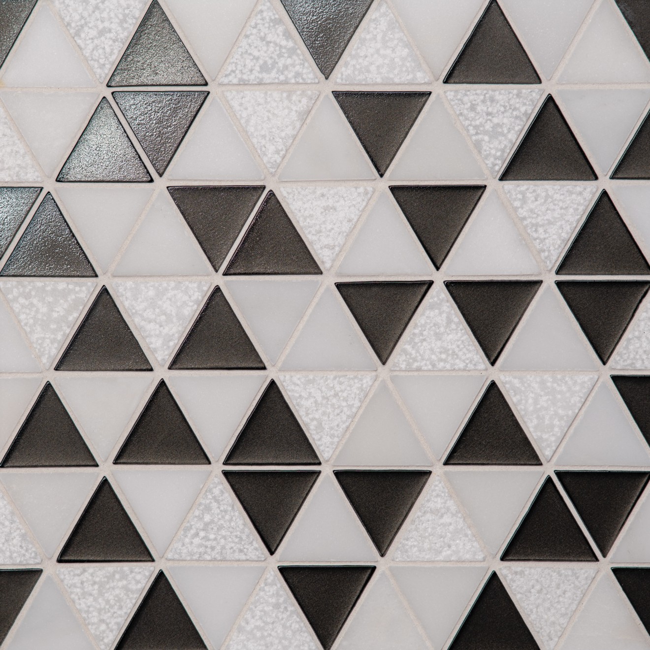 Kaikos 1-3/4 Triangle Gls/Stn Mosaic Brown & Oriental White