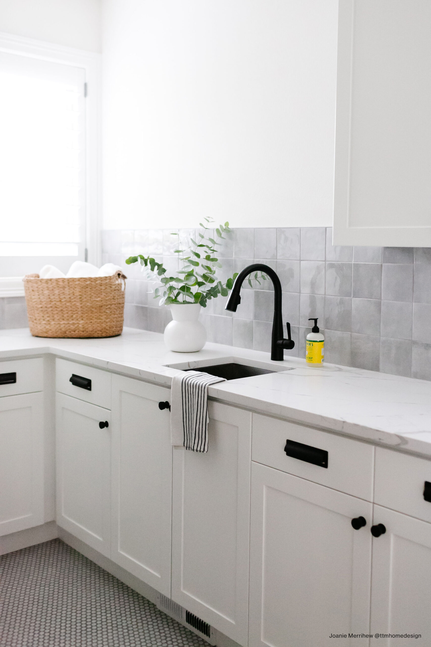 Cloe 5" x 5" Ceramic Tile in Grey