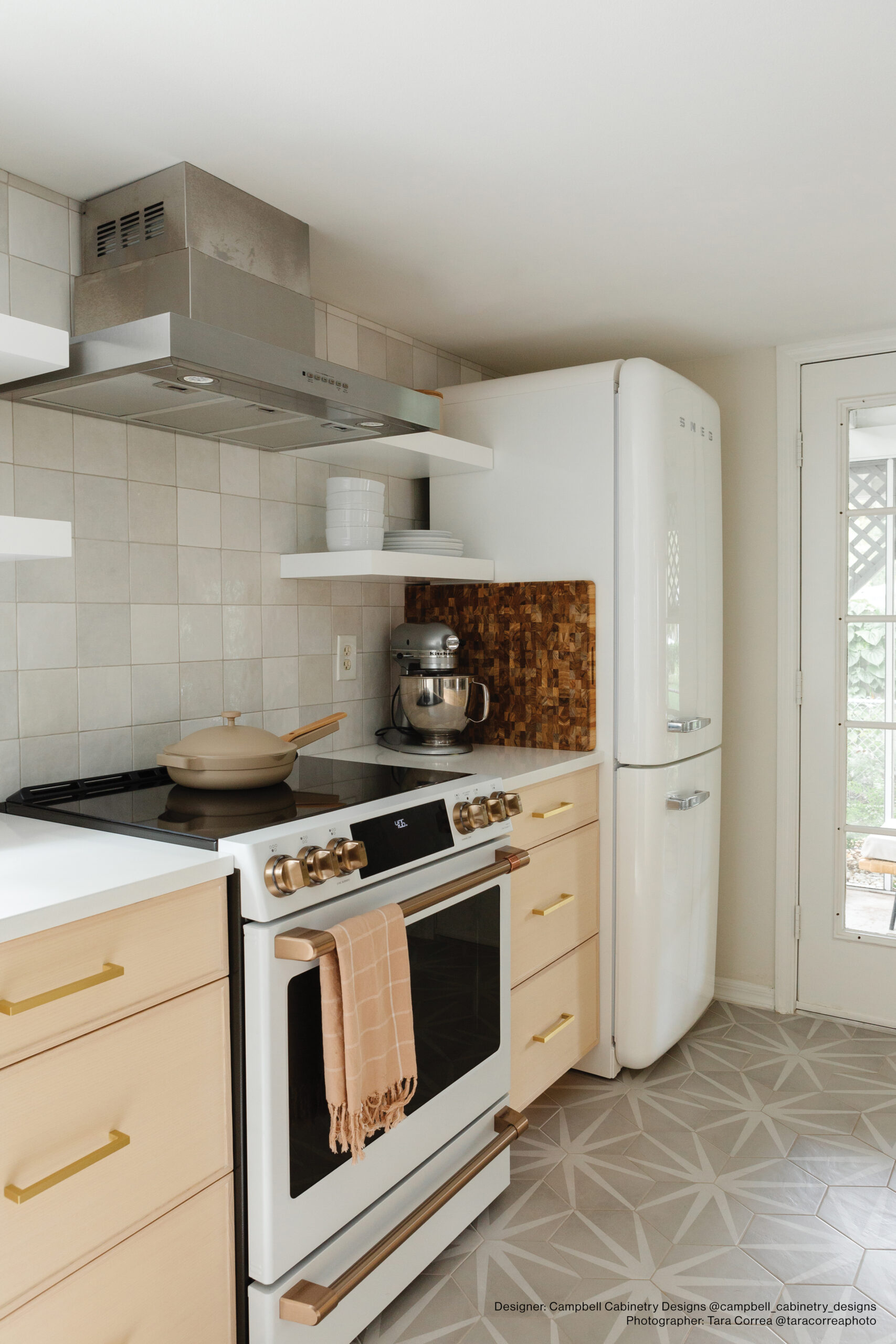 Cloe 5" x 5" Ceramic Tile in White